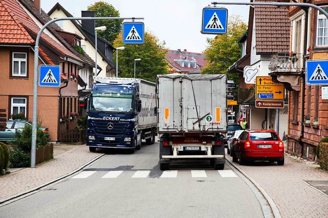Ist die B31 dicht, weichen Lkw ber di...enn in Freiburg berall Tempo 30 gilt?  | Foto: Dominic Rock