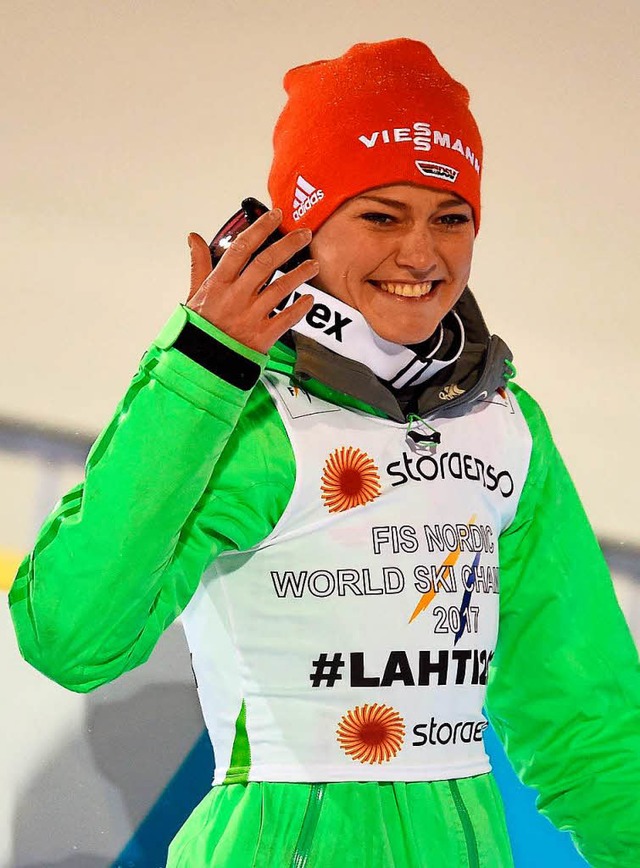Auch Olympiasiegerin Carina Vogt geht am Freitag und am Samstag  vom Bakken.  | Foto: AFP