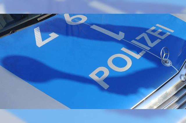 Auto kracht in Polizeiwagen bei Friesenheim – Fahrer schwer verletzt