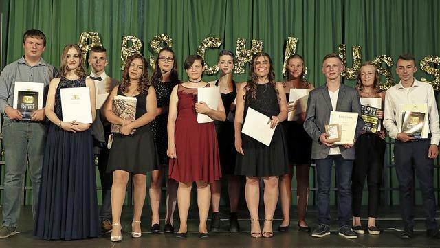 Sie sind die Preistrger der Absolventen der Haupt- und der Realschule.   | Foto: Christoph Breithaupt