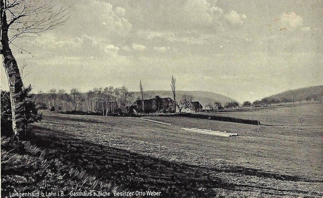 Eine 1939 abgestempelte Ansichtskarte ...Langenhard und das Gasthaus zur Eiche.  | Foto: Manfred Eble