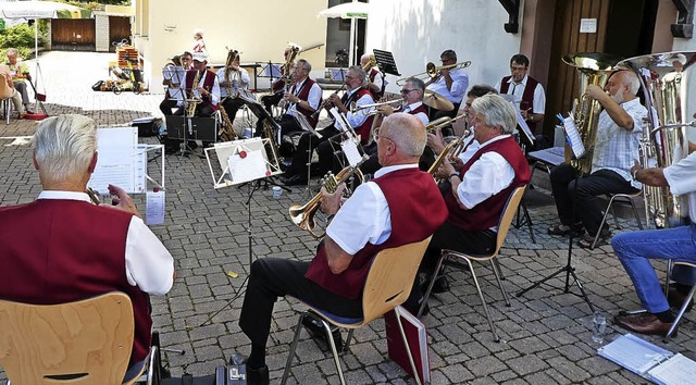 <BZ-FotoAnlauf>Altennachmittag Hausen:...n Auftritt beim Grillfest  in Hausen.   | Foto: Klaus Brust