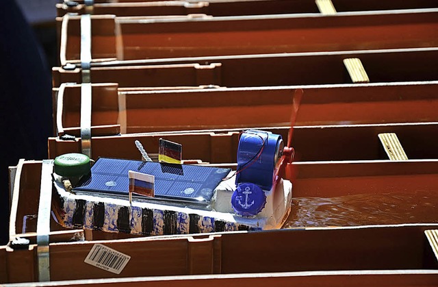 Die Miniaturboote fuhren auf drei Meter langen Bahnen.   | Foto: Stadt Lrrach
