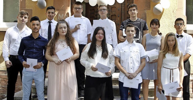 Die Jahrgangsbesten an der Friedrichschule beim Gruppenfoto  | Foto: HEIDI FSSEL