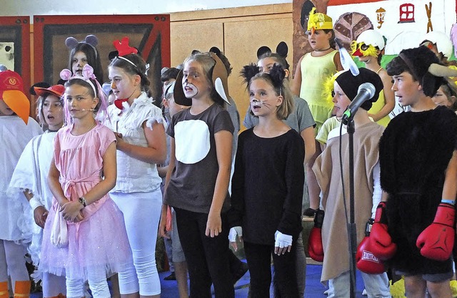 Umjubelt: 50 Kinder der Fridolinschule... Musical &#8222;Schwein gehabt&#8220;.  | Foto: Martina david-wenk