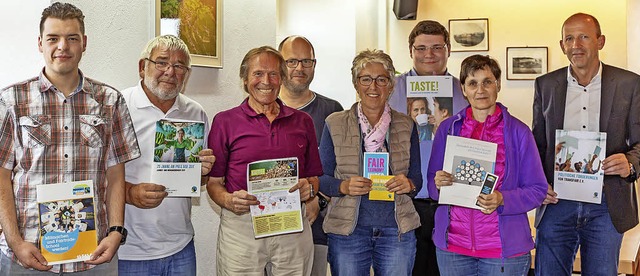 Die Fair-Trade-Steuerungsgruppe fr Gr...irgit Schler und Christian Behringer.  | Foto: Christiane Seifried