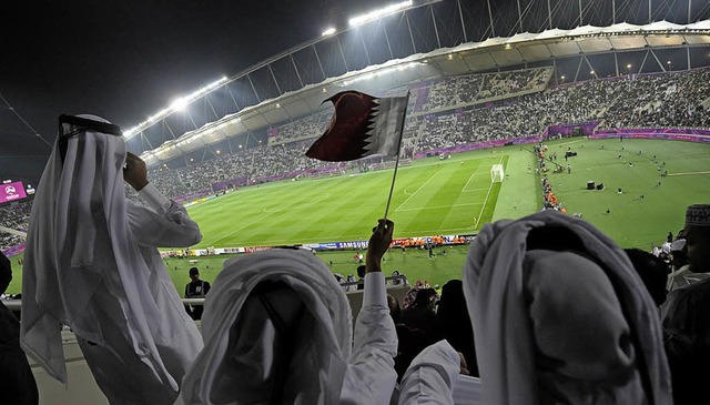 Fans der Fuball-Nationalmannschaft vo...-Cups 2011 im Khalifa-Stadion in Doha   | Foto: dpa