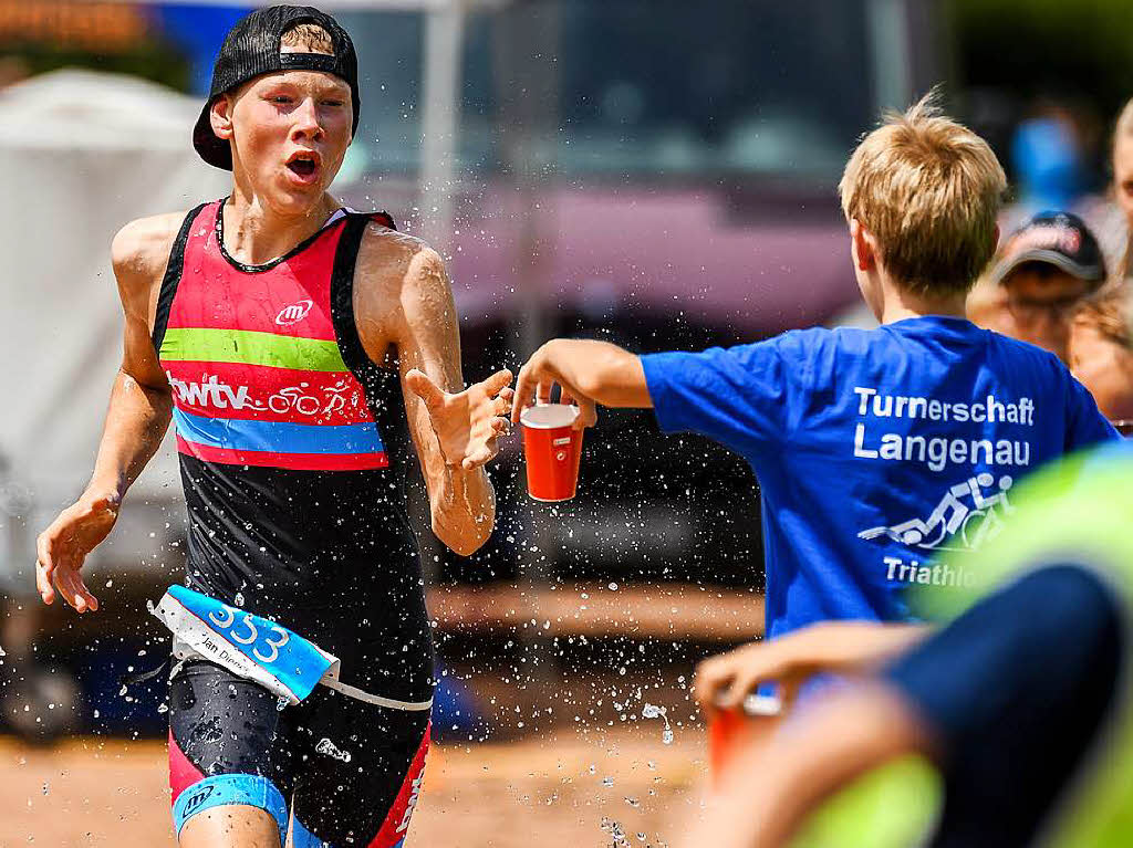 Schwimmen, Radfahren, Laufen – der sportliche Ausdauer-Dreikampf Triathlon, wie hier in Schopfheim ist Volkssport. Doch es waren auch Spitzenathleten am Start.