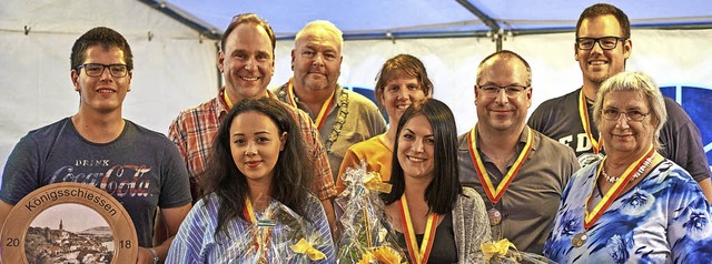 Rene Leuenberger jun. (von links) erra...und Blumen fr ihre guten Leistungen.   | Foto: Julia Becker