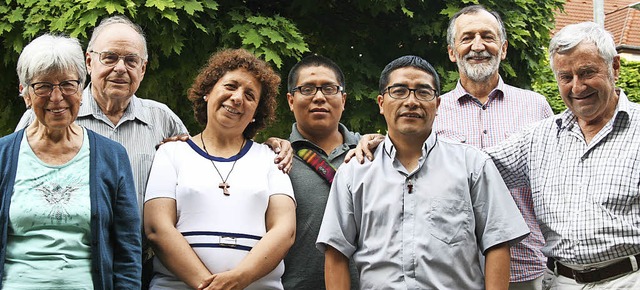 Die Peru-Kreis- Gastgeber  Martina Vog... Facundo Cardova  (Mitte, von links).   | Foto: Ralph Lacher
