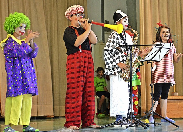 Applaus fr die musizierenden Clowns!   | Foto: paul berger