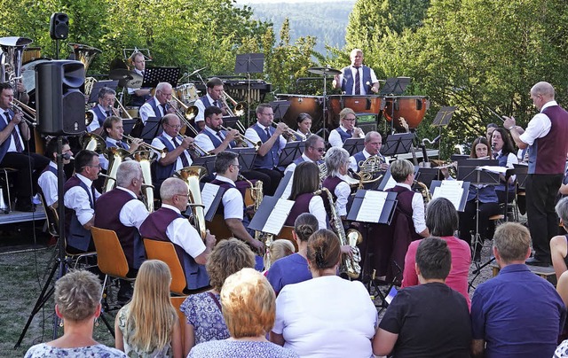 Premiere: Das Open-Air-Serenadenkonzer...ikvereins Wiechs fand groe Resonanz.   | Foto: Hans-Jrgen Hege
