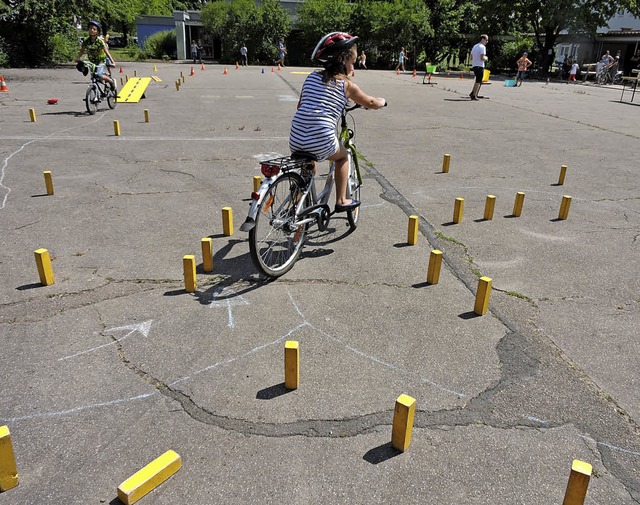 Sicheres Fahrradfahren ist Schulleiter...ab&#8217;s einen kniffligen Parcours.   | Foto: Annika Maisch
