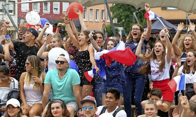 Gro natrlich am Sonntagnachmittag die Freude unter den franzsischen Fans.   | Foto: peter heck