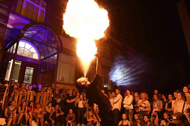 Feuershow bei der Freiburger Museumsnacht 2017  | Foto: Rita Eggstein
