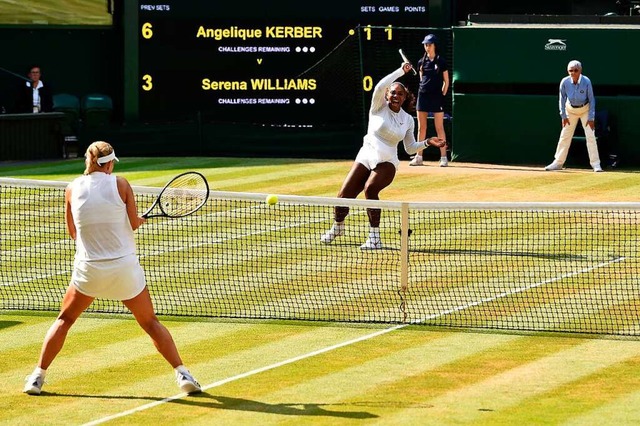 Eine Szene aus dem Finalspiel der Dame...Kerber und Serena Williams aus den USA  | Foto: AFP