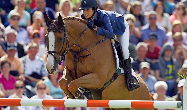 Janika Sprunger wurde mit Palloubet d&...ater das Pferd fr elf Millionen Euro.  | Foto: dpa/Archiv