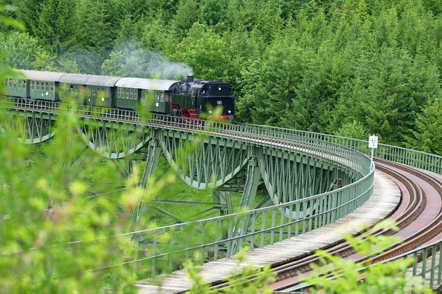 Die historische Sauschwnzlebahn gehr... Touristenattraktionen im Schwarzwald.  | Foto: Juliane Khnemund