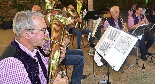 Die Blasmusiker der &#8222;Katharinen-...0; in Aktion beim Waldfest in Sasbach.  | Foto: Roland Vitt