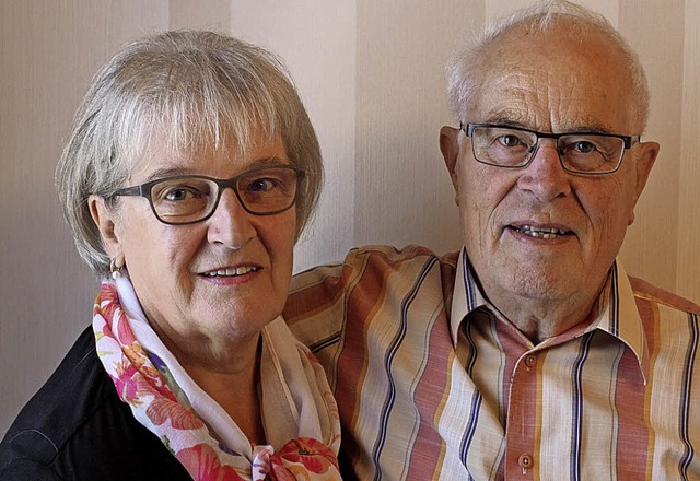 Birgit und Rolf Schwarz sind seit 50 Jahren verheiratet.   | Foto: Hansjrg Bader