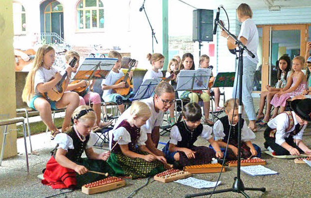 Kinder aus der musikalischen Frherzie...nausbildung beim Vorspiel in Kollnau.   | Foto: Luisa Diegelmann