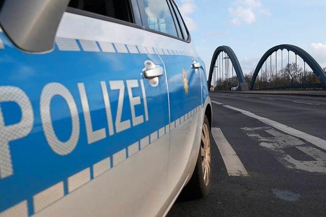 Ein psychisch labiler Mann hat drei Polizisten in Offenburg leicht verletzt