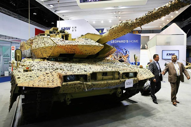 Leopard-Panzer auf  Rstungsmesse  | Foto: dpa
