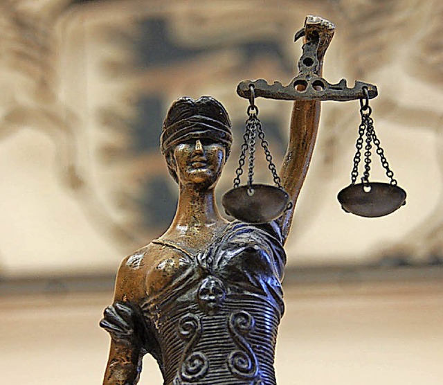 Justitia musste am Ende kein neues Urteil fllen.   | Foto: A. Hnig