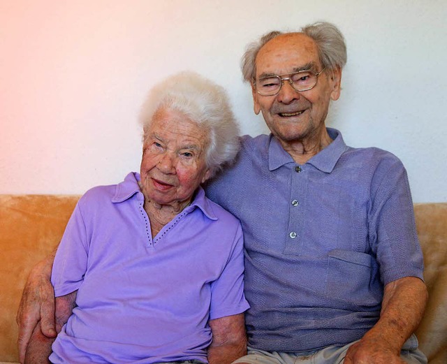Seit 75 Jahren sind sie ein Ehepaar: Amele und Philipp Lienert.  | Foto: Peter Heck