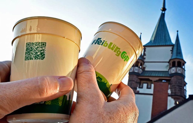 Der Freiburg-Cup soll Coffee-to-go-Sch...ist er bei den Freiburgern noch nicht.  | Foto: Michael Bamberger