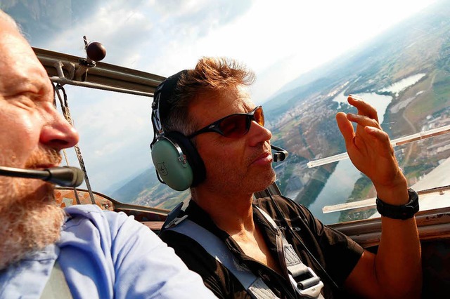 Pilot Matthias Wiggenhauser erlutert ...tenreich die Faszination des Fliegens.  | Foto: Ralf H. Dorweiler