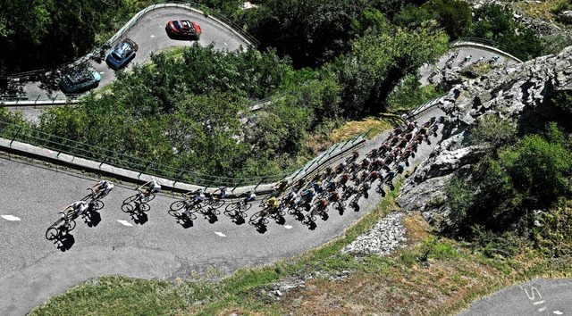 Steil bergauf ging es fr die Fahrer auf der zwlften Etappe bei Montvernier.   | Foto: AFP
