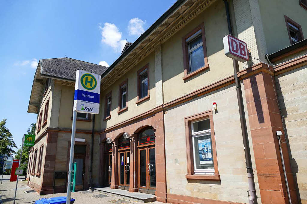 Das Bieten für den denkmalgeschützten Rheinfelder Bahnhof läuft