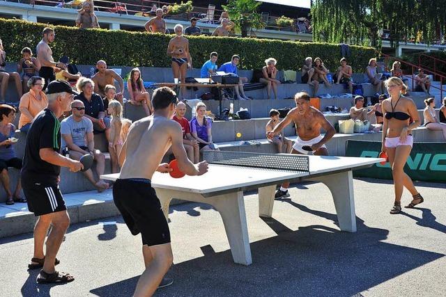 Am Sonntag steigt im Strandbad das traditionelle Benefiz-Tischtennis-Turnier von und mit Adolf Seger
