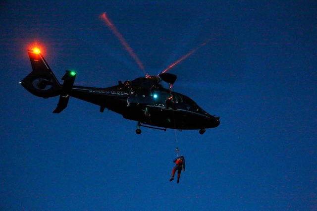 Ein Rettungshubschrauber war im Einsatz.  | Foto: dpa