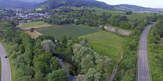 Das 2,75 Hektar groe Areal fr die in...e Gemeindebedarfsflche aus der Luft.   | Foto: Stadt Sulzburg