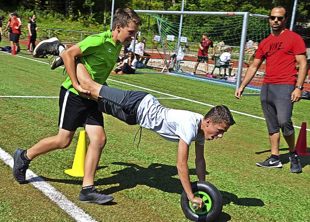 Viel Spa gab&#8217;s beim Schubkarrenrennen.   | Foto: Christiane Sahli