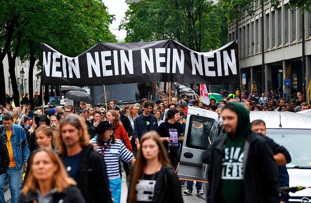 Demonstration &quot;#ausgehetzt - Geme... Angst&quot; am Knigsplatz in Mnchen  | Foto: dpa