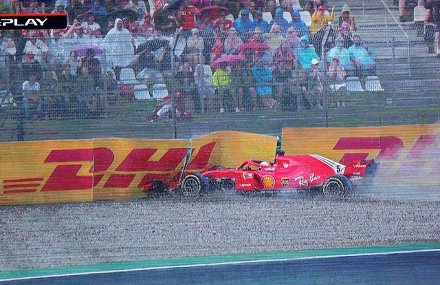 Sebastian Vettel rutschte im Regen von...Hockenheim hatte er noch nie gewonnen.  | Foto: dpa