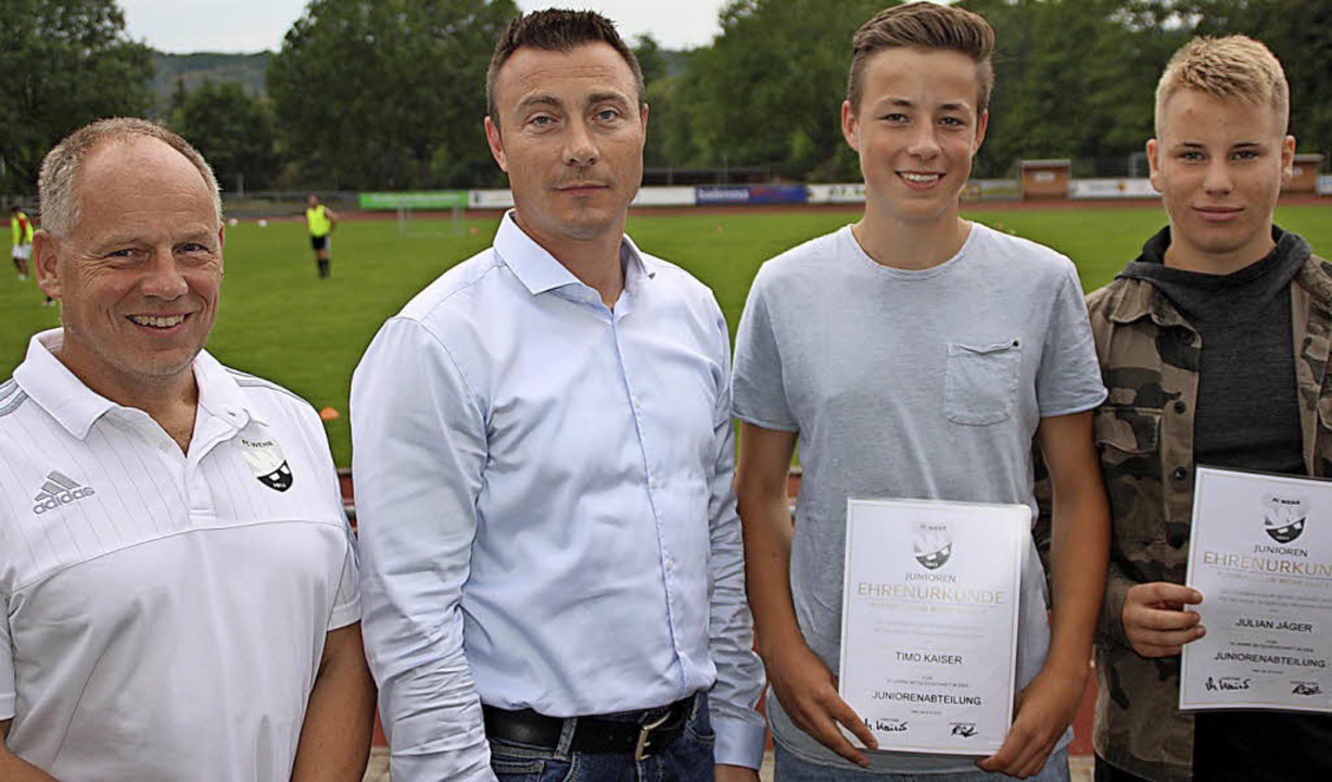 Bilden das neue Jugendleiter-Gespann d... FC-Jugend geehrt worden (von links).   | Foto: Gerd Leutenecker