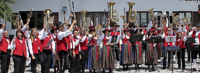 <BZ-FotoAnlauf>Musikertreff: </BZ-Foto...nbach und Geisenried beim Stadelfest.   | Foto: Verein