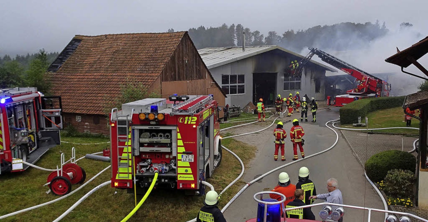Die drei Feuerwehren aus Lottstetten, ...ietenberg bei Lottstetten im Einsatz.   | Foto: Kaier