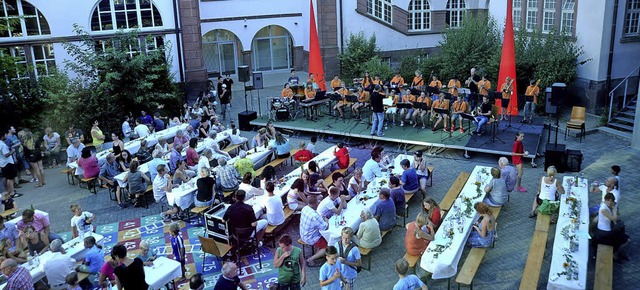 Der Schulhof der Markgrafen-Realschule wurde zur Konzertbhne.  | Foto: Schule