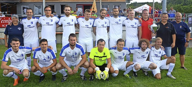 Der SV Endingen II holte sich in diesem Jahr den Teufelsburg-Wanderpokal.   | Foto: Roland Vitt