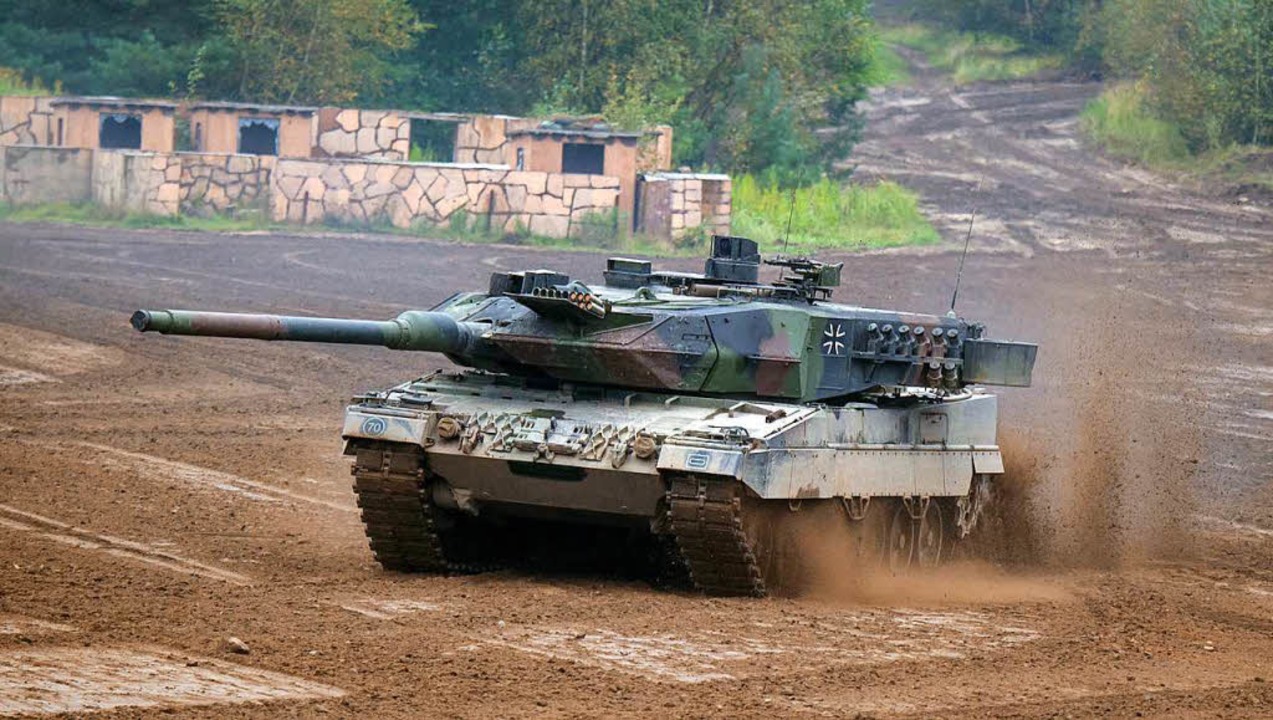 Ein Kampfpanzer vom Typ Leopard 2A6  | Foto: dpa