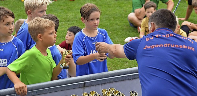 An beiden Jugendturniertagen erhielten...inen Pokal und eine Urkunde mit Namen.  | Foto: Jrg Schimanski