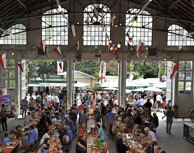 Wer&#8217;s gerne schattig hatte, fand...traenbahnhalle ein ideales Pltzchen.  | Foto: Rita Eggstein