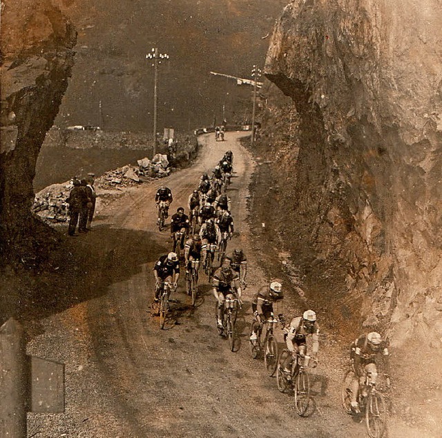 Deutschlandtour anno 1938:  Rechts vor...ach Gtenbach am &#8222;Tunnel&#8220;.  | Foto: Archiv Hans-Jrgen Wehrle