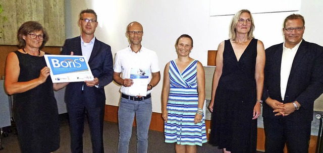 Sie sind stolz auf die Verleihung des ...Urban von der IHK Hochrhein-Bodensee.   | Foto: Angela Bhrer