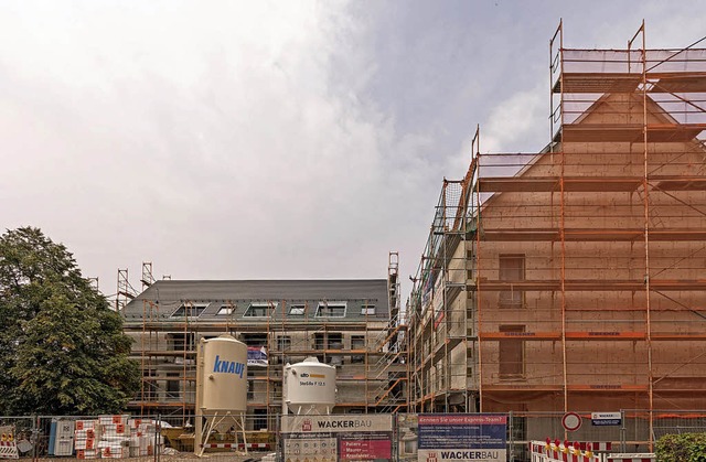 So sieht der Neubau des Drescheschopfs...achgeschoss entstehen Altenwohnungen.   | Foto: Helmut Rothermel
